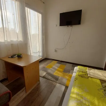 Pandora's Place Pensión 3*